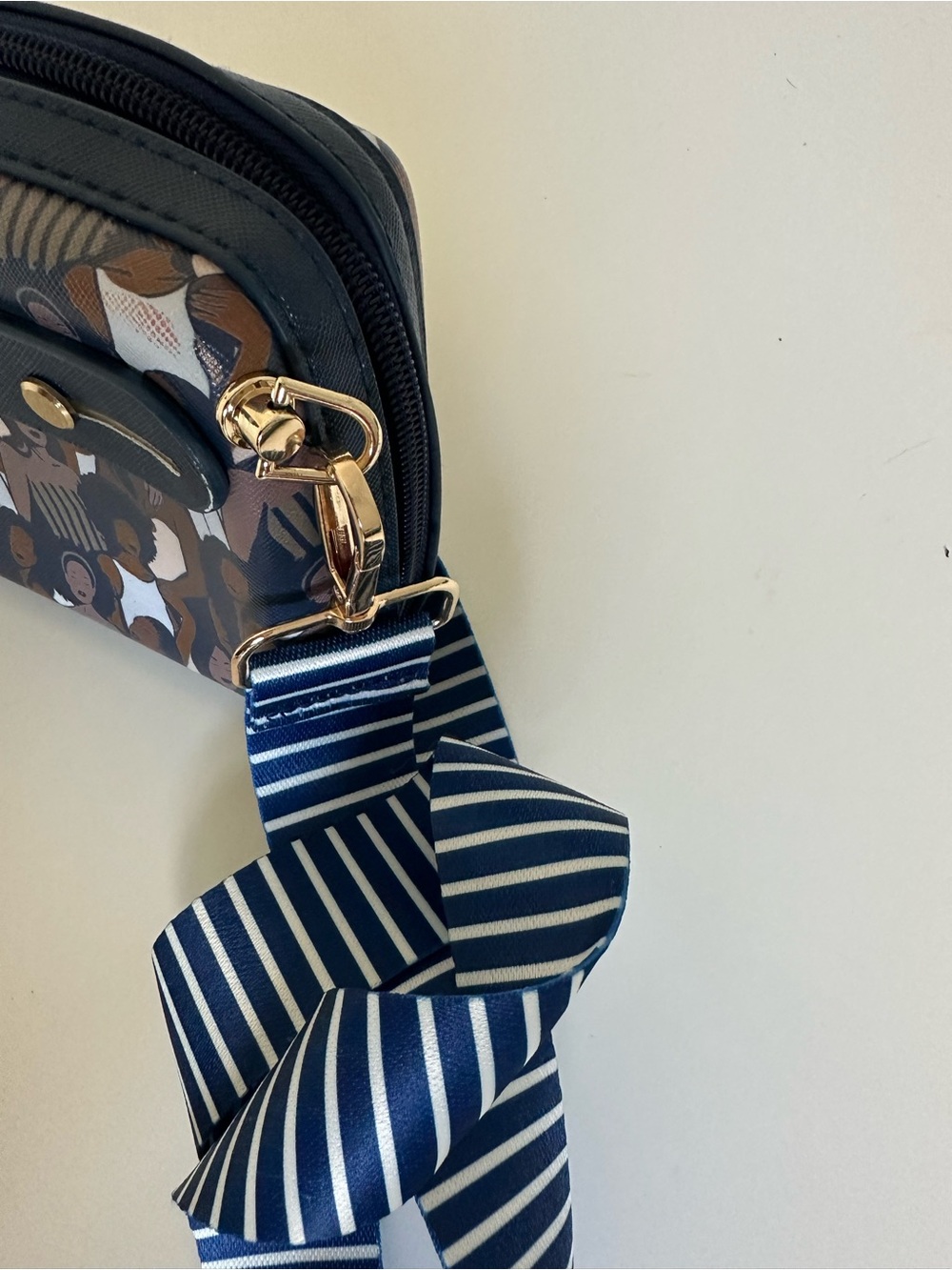 Izzy & Liv Crossbody Bag | Women Empowerment Print | Navy Blue | Gold Hardware - Picture 7 of 13